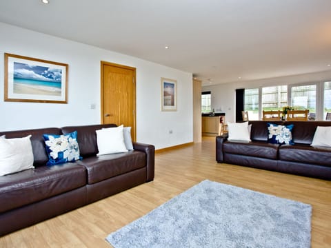Lovely contemporary living space | Sea Glimpses - Glendorgal, Newquay