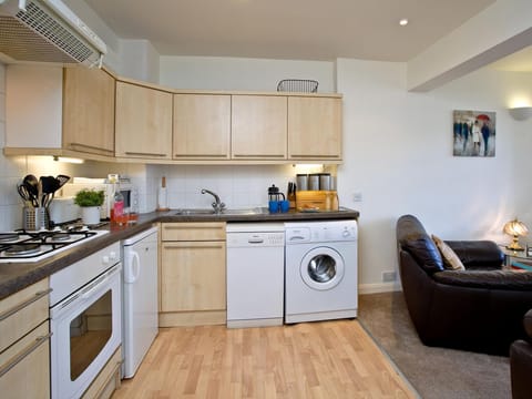 Kitchen | 2 Fishermans Loft - Fisherman&rsquo;s Loft, Brixham