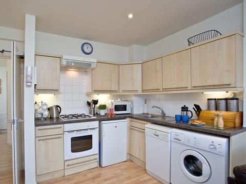 Kitchen | 2 Fishermans Loft - Fisherman&rsquo;s Loft, Brixham