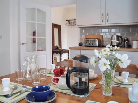 Lovely kitchen with breakfast table | Glasfor, Llansantffraed, near Aberaeron