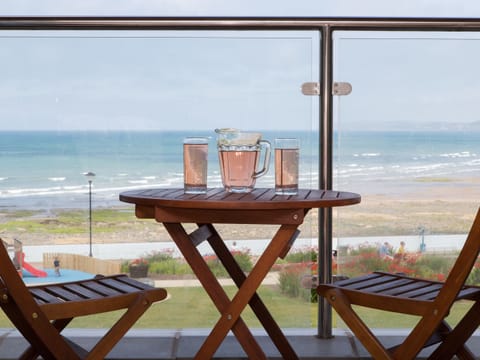 Balcony | Apartment 5 Latitude 51 - Latitude 51, Westward Ho!