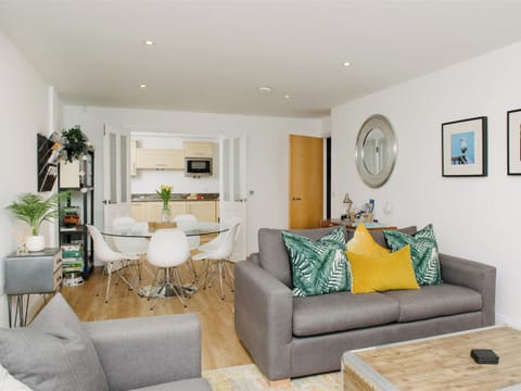 Living area | 50 Bredon Court - Bredon Court, Newquay