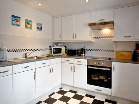 Kitchen | Devon Villa Garden Apartment, Torquay