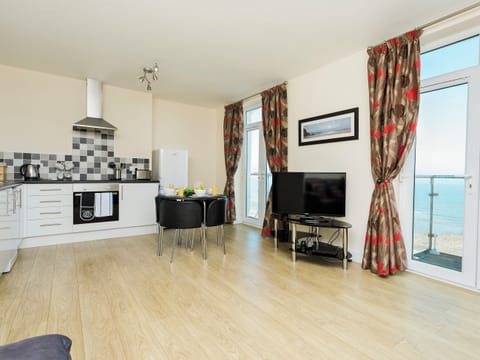 Beautifully presented open plan living space | Sunny Beach Apartment, Shanklin