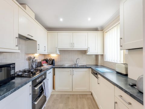 Kitchen | 56 Moorings Reach - Moorings Reach, Brixham