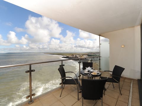 Outdoor furniture on the balcony | Tidal Bay - Horizon View, Westward Ho!