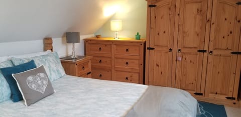 Skylark Suite (1st Floor) | Hypo-allergenic bedding, individually decorated, individually furnished