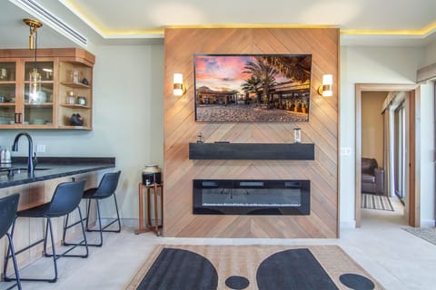 excellent large screen TV and fireplace