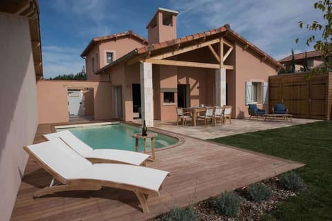 The villa and its swimming pool