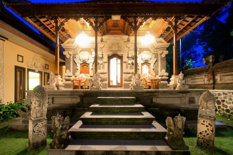 Balinese Suite with Bathtub | Terrace/patio