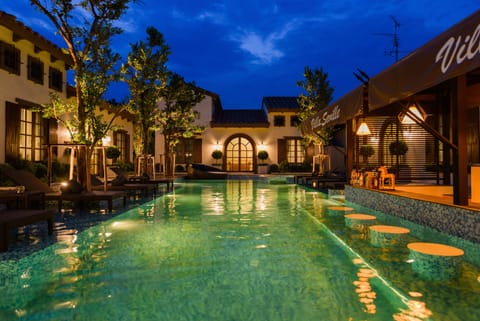 Outdoor pool, sun loungers