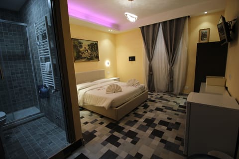 Comfort Double Room (103) | Memory foam beds, free minibar, in-room safe, desk