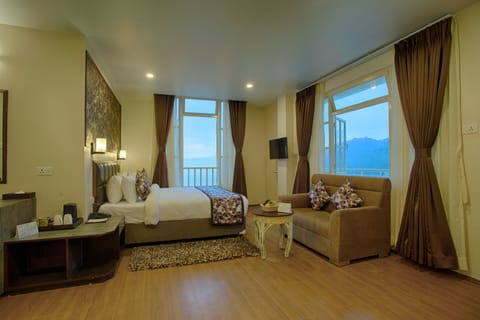 Deluxe Double Room, 1 King Bed, Mountain View | 1 bedroom, Egyptian cotton sheets, premium bedding, in-room safe