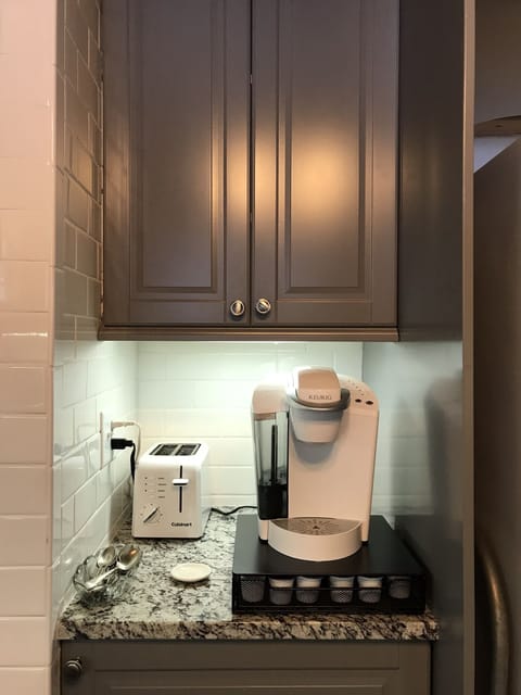 coffee nook with complimentary coffee and tea