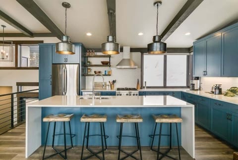 Stunning Chef`s kitchen