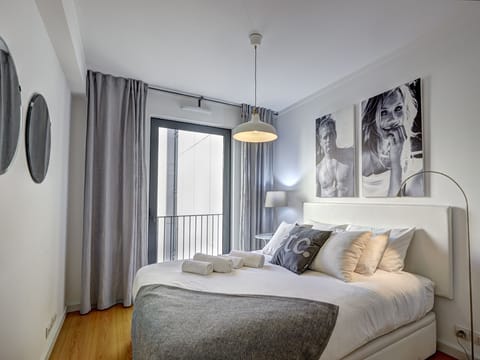 Apartment, 2 Bedrooms | Soundproofing, iron/ironing board, free cribs/infant beds, free WiFi