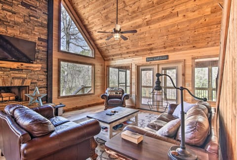Murphy Vacation Rental | 4BR | 3BA | 1,850 Sq Ft | Stairs Required