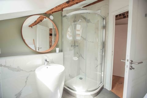 Superior Double Room (Lichen) | Bathroom | Shower, hair dryer, towels