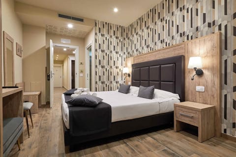 Deluxe Double Room 15 | Egyptian cotton sheets, premium bedding, minibar, in-room safe