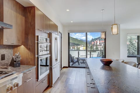 Condo, 4 Bedrooms | Private kitchen | Coffee/tea maker, fridge, oven, toaster