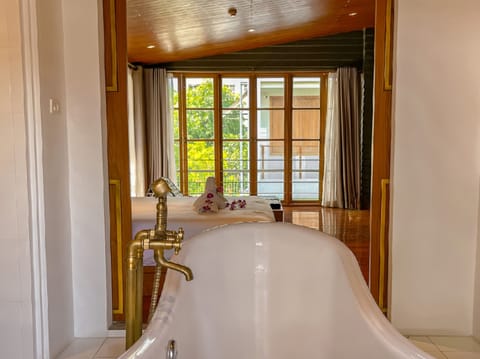 Junior Suite with Garden View | Minibar, blackout drapes, free WiFi, bed sheets