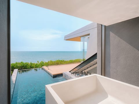 Beachfront Grand Pool Villa | Bathroom | Separate tub and shower, rainfall showerhead, free toiletries