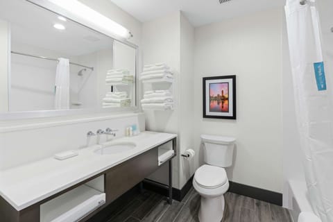 Rainfall showerhead, free toiletries, hair dryer, towels