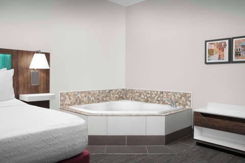Suite, 1 King Bed, Non Smoking | Bathroom | Hair dryer, towels, soap, shampoo
