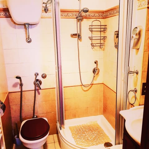 Superior Condo, Ensuite | Bathroom | Hair dryer, towels