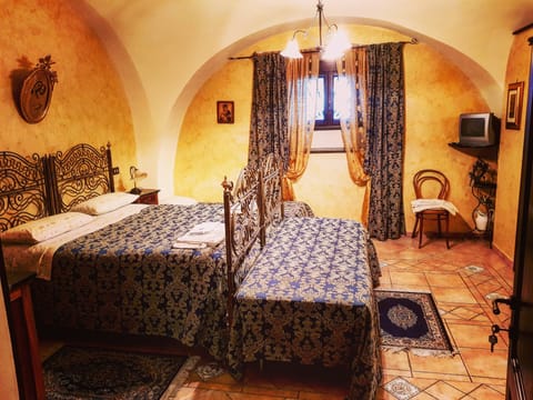 Superior Suite, Ensuite | 1 bedroom, blackout drapes, WiFi, bed sheets