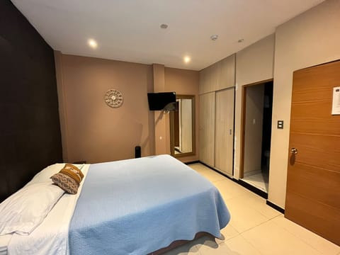 Deluxe Room, 1 Queen Bed | WiFi (free), bed sheets