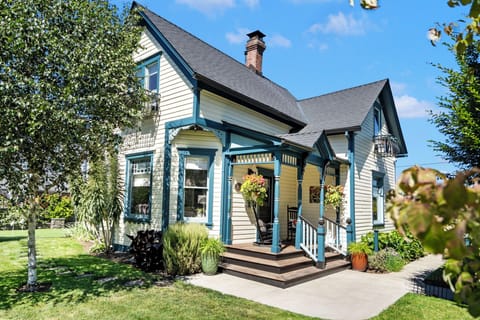 This regal historic landmark is full of modern vibes & ready to host good times!