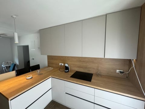 Family Apartment, 3 Bedrooms, Terrace, Tower | Private kitchen | Fridge, microwave, oven, stovetop