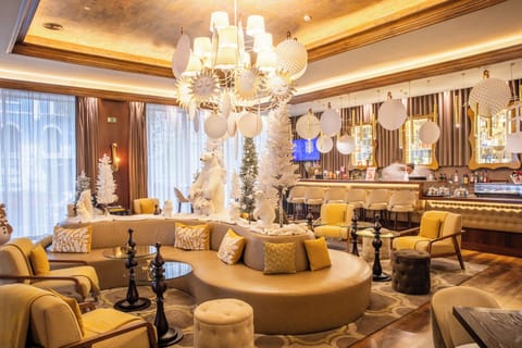 Lobby lounge
