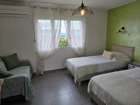 Comfort Room, 2 Twin Beds | Premium bedding, individually decorated, individually furnished, desk