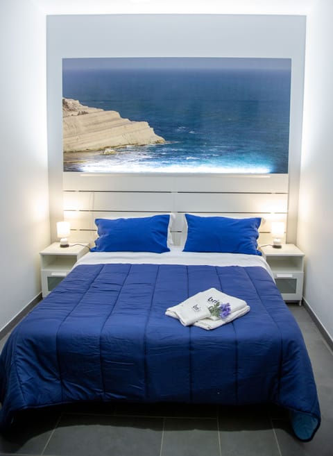 Economy Double or Twin Room | Minibar, in-room safe, blackout drapes, soundproofing