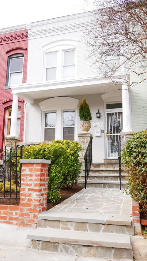Beautiful row house in a residential neighborhood