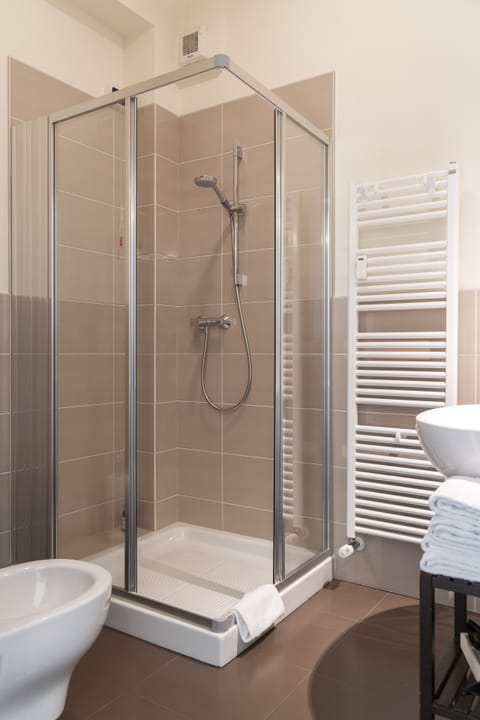 Classic Double Room, 1 King Bed, City View | Bathroom | Shower, free toiletries, hair dryer, bidet