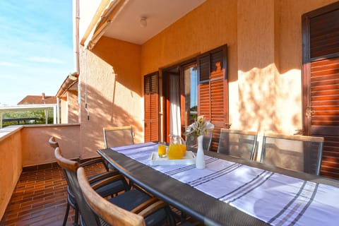 Standard Apartment, 4 Bedrooms (0292) | Balcony
