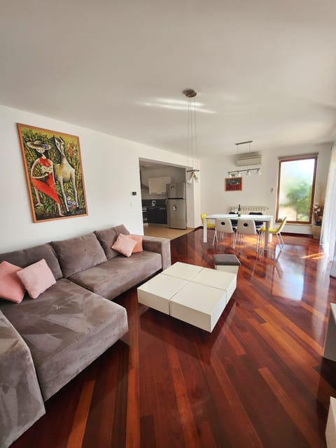 Standard Apartment, 2 Bedrooms (1695/17541) | Living area | TV