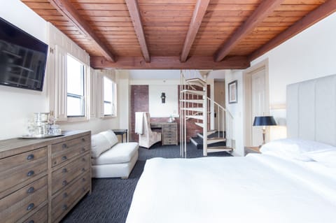 Premium bedding, individually decorated, desk, blackout drapes