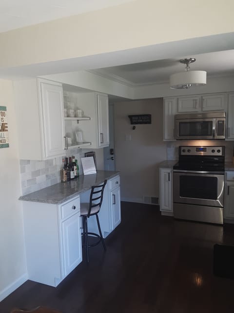 Wi-Fi desk charging area