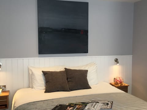 Superior Suite, 1 King Bed | Iron/ironing board, free WiFi, bed sheets