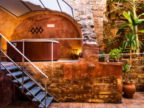 Luxury Suite (Hot tub) | Terrace/patio