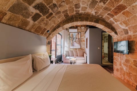 Suite (Aragon) | Premium bedding, pillowtop beds, minibar, in-room safe