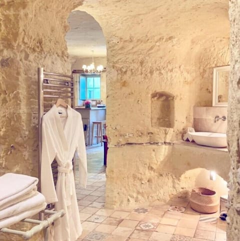 Luxury Studio Suite, Garden View | Bathroom | Designer toiletries, hair dryer, towels, soap