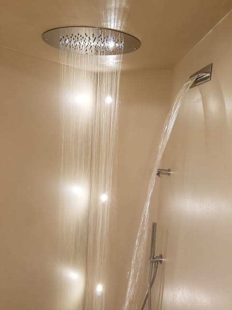 Design Triple Room | Bathroom shower