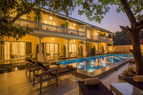 Outdoor pool, open 8:00 AM to 7:00 PM, sun loungers