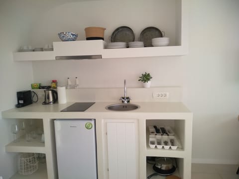 Executive House, Sea View | Private kitchen | Fridge, stovetop, espresso maker, electric kettle