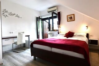 Superior Apartment (Studio 2) | Premium bedding, down comforters, memory foam beds, in-room safe